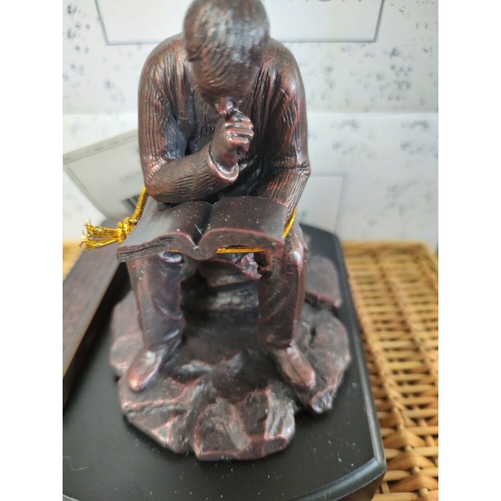 PUTTING GOD FIRST Moments of Faith Sculpture Man w/ Bible Figure Promise Keepers - Picture 7 of 11